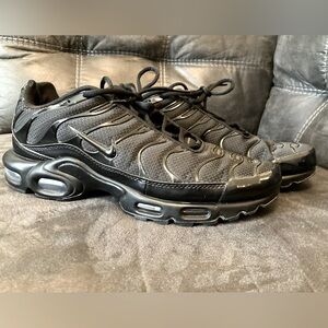Men’s Nike Air Max Plus shoes, size 12